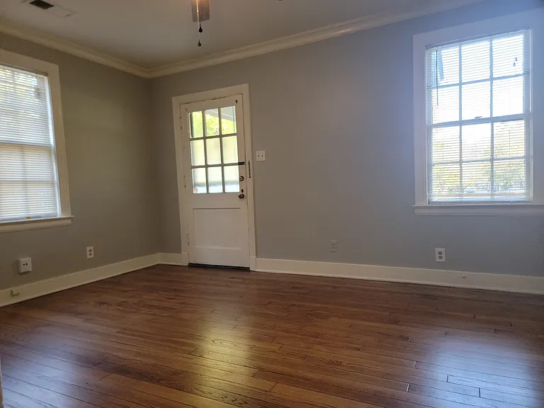 535 S Barksdale St — Photo 2