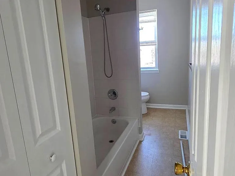 539 N Luzerne Ave — Photo 12
