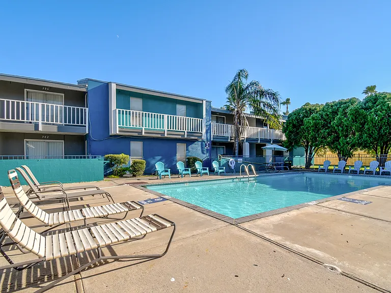 Bay Bluff Apartments — Photo 11
