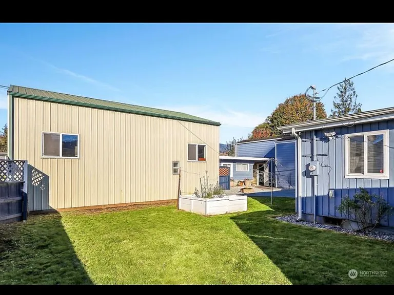 1110 Warner St — Photo 7