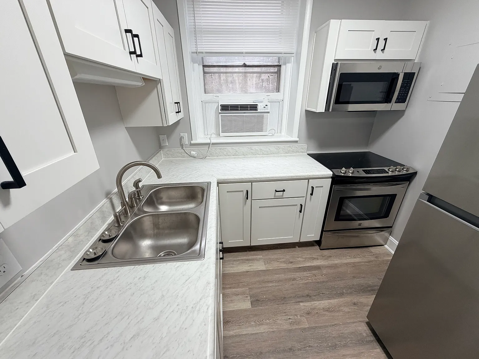 2 bed, 950 sqft, $1,300 — Photo 3