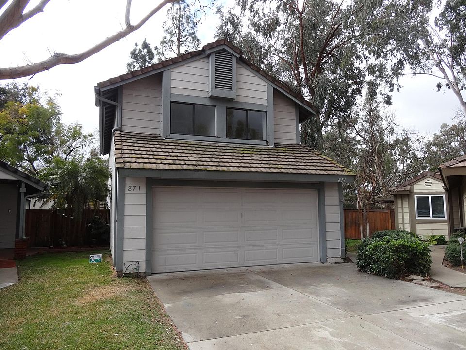 cul de sac, two car garage with opener