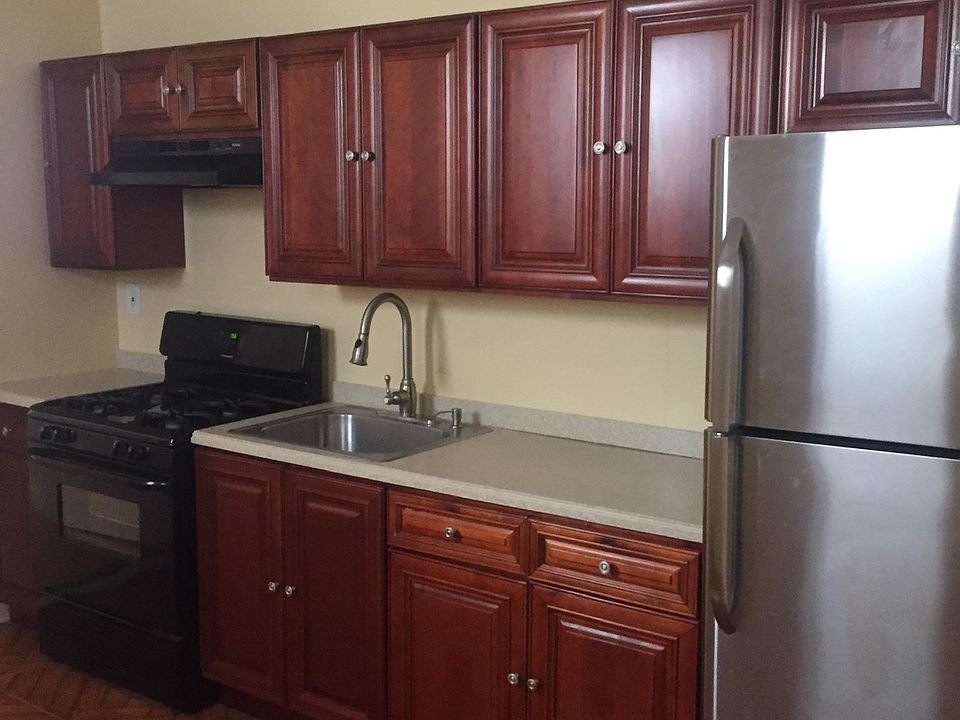 1st image of 3720 Dyre Ave #1