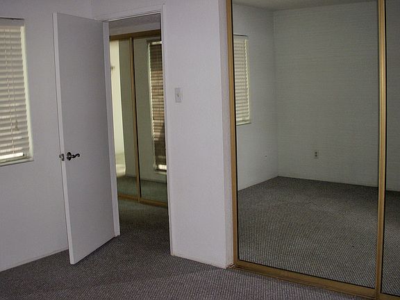 4th image of 1424 E Torrey Pines Cir