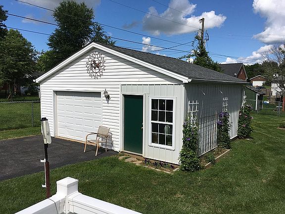 4th image of 558 Lynn Dr
