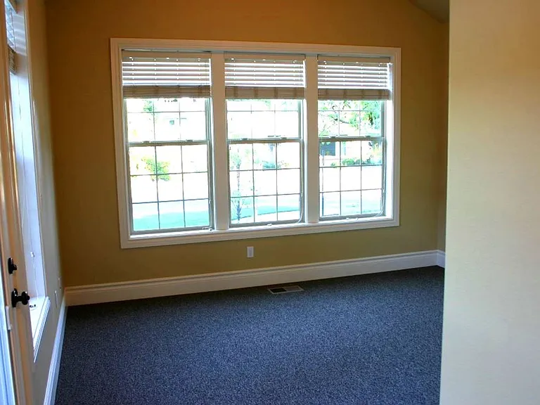 1961 NW Joy Lyn Pl — Photo 10