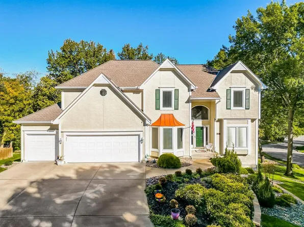 2200 SW Waterfall Dr, Lees Summit, MO 64081