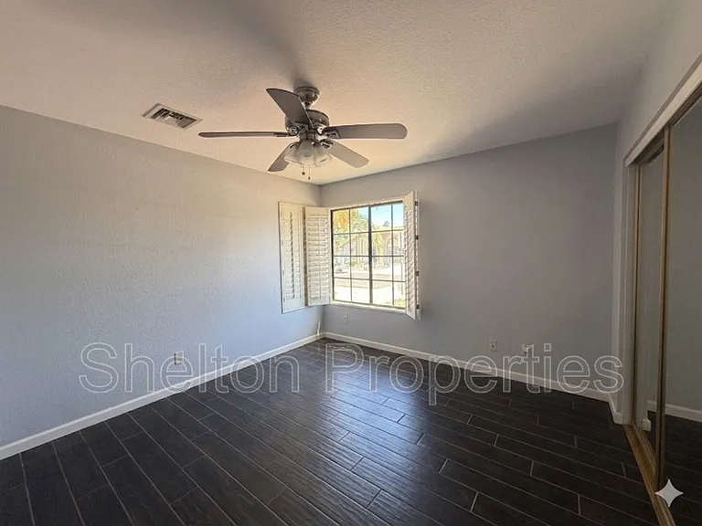 9418 W Tonto Ln — Photo 11