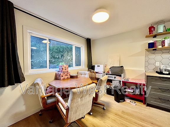 5th image of 983 Bernard Ave Unit 104