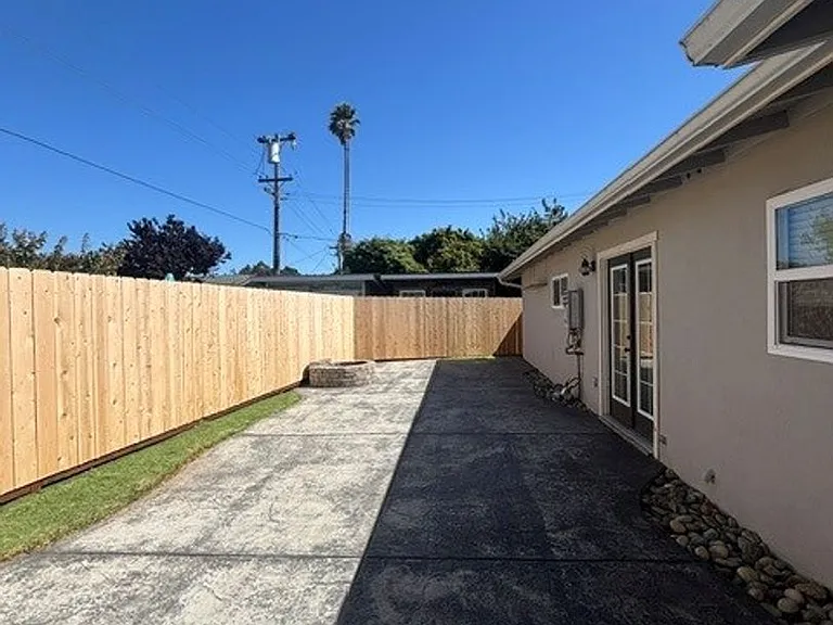 1201 Russ Ct — Photo 11