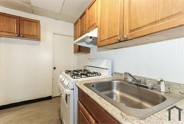 1043 S Ithan St — Photo 7