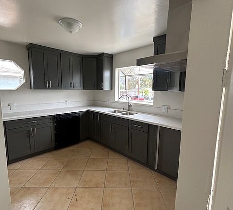 4th image of 4618 W 163rd St