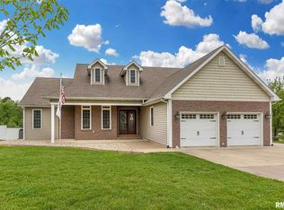 2204 Old Creal Springs Rd, Marion, IL 62959