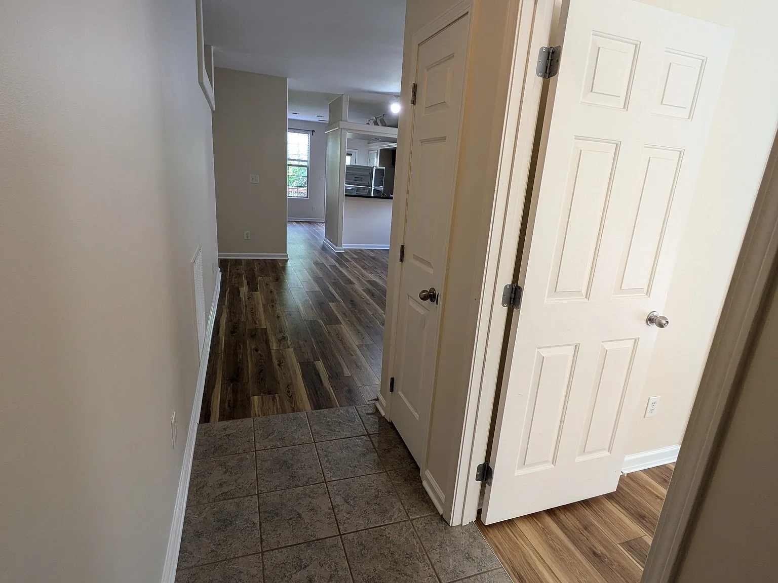 3 bed, 1300 sqft, $2,100 — Photo 4