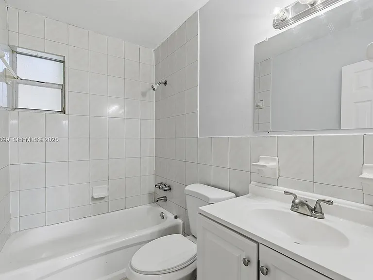 533 NW 15th Way — Photo 15