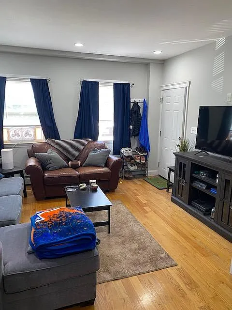 2 bed, 750 sqft, $2,450 — Photo 4