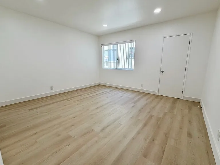1346 N Laurel Ave #104 — Photo 5