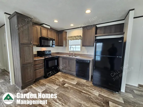 6 Daisy Ln, Weedsport, NY 13166