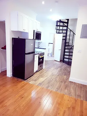 Rented by United Realty Equities | media 21