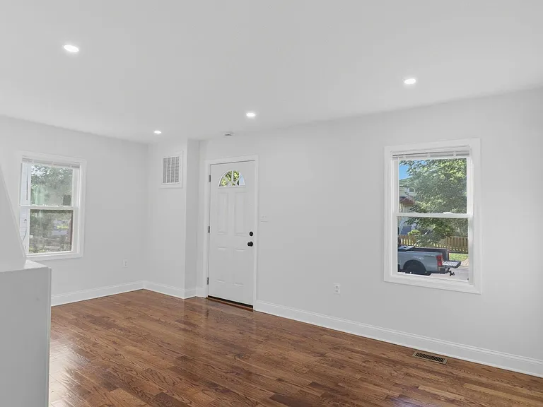 5633 Jamestown Rd — Photo 11