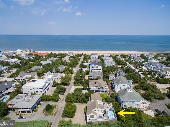 3rd image of 22 Bedford Ave