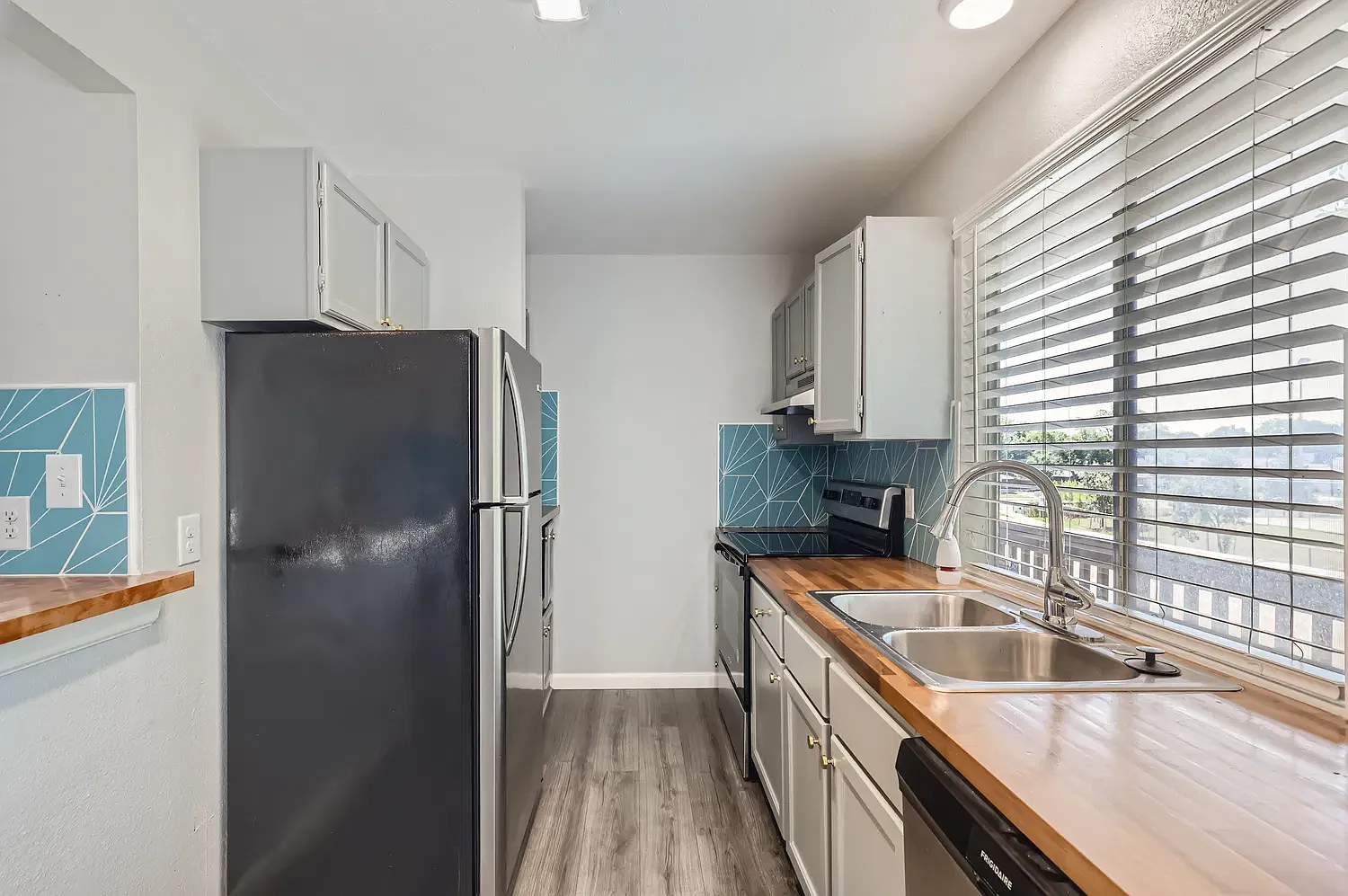 1304 Colony Creek Dr — Photo 4