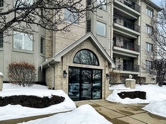 2nd image of 8505 Woodward Ave #404
