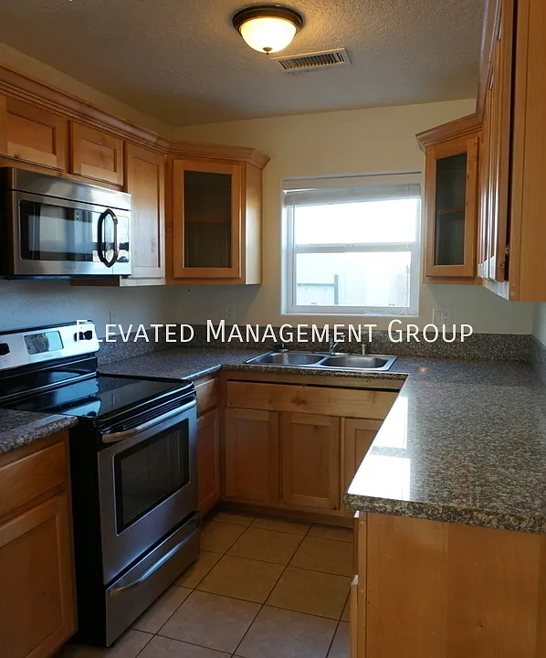 202 San Clemente Ave NW #6