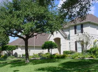 207 Woodlands Ln, Victoria, TX 77904