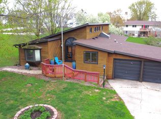 107 4th St NE, State Center, IA 50247