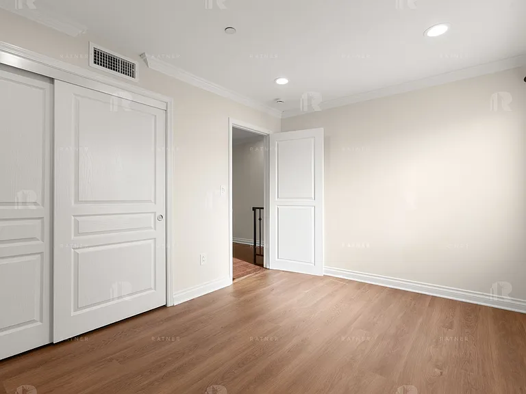5056 Laurel Canyon Blvd — Photo 13
