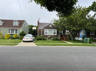 37 Coolidge Ave, Amityville, NY 11701