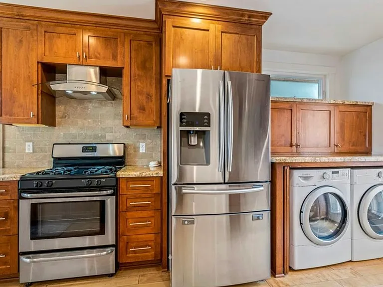4759 Hackett Ave — Photo 22