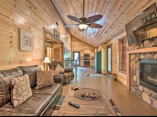 35 Triggerfish Rd, Broken Bow, OK 74728