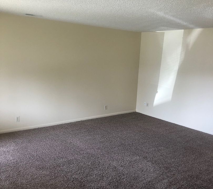 2nd image of 1425 E 15th St #1425E-A07