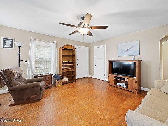 5th image of 1042 Parkway Dr