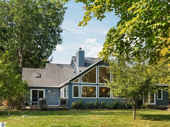 7878 Outer Dr S, Traverse City, MI 49685