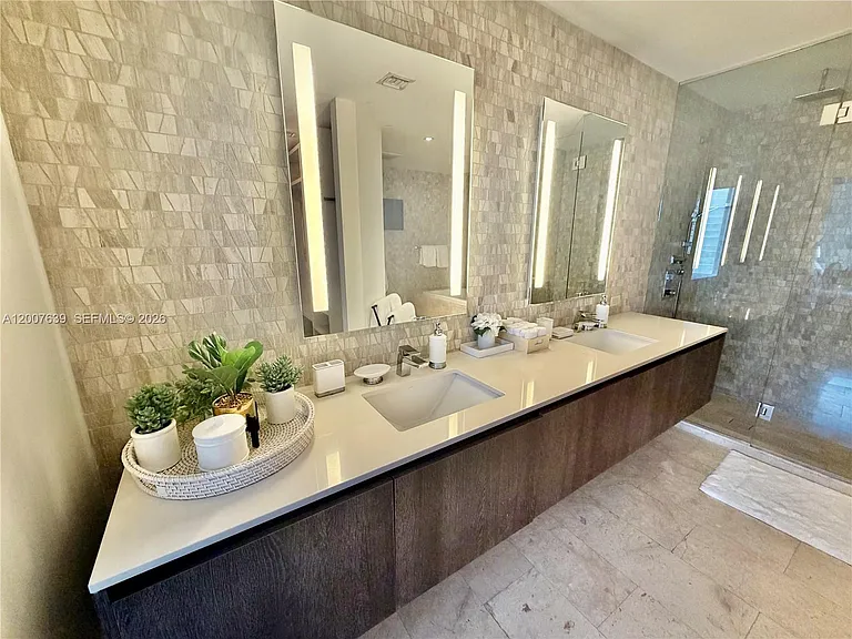 88 SW 7th St #1109 — Photo 39
