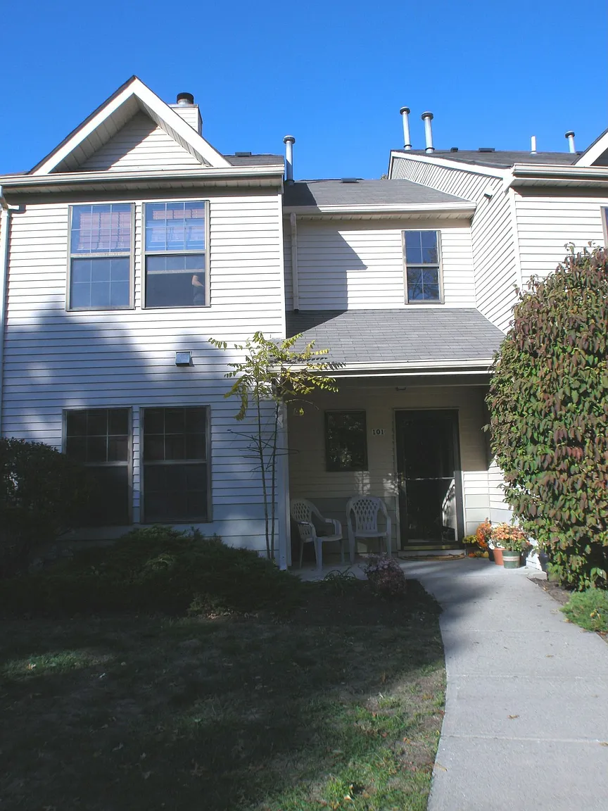 101 Whispering Oaks Way photo 1