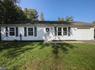 104 Wisteria Ln, Carneys Point, NJ 08069