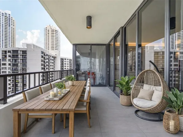 520 Brickell Key Dr APT A1421, Miami, FL 33131