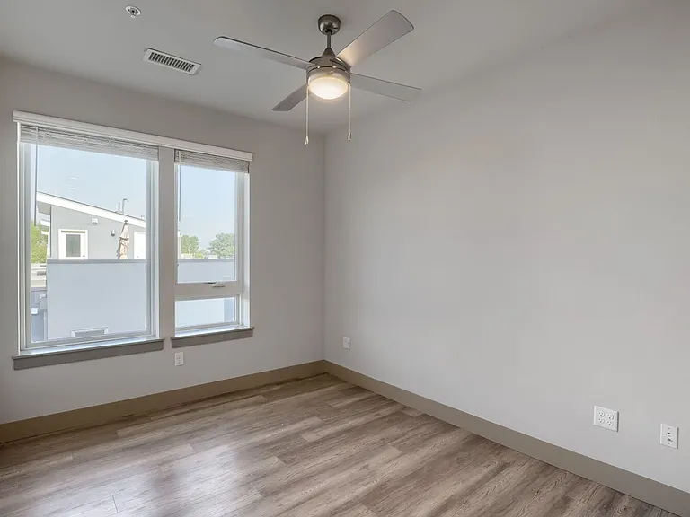 4923 King St — Photo 126