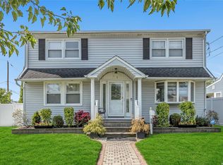 15 Virginia Ave, Plainview, NY 11803