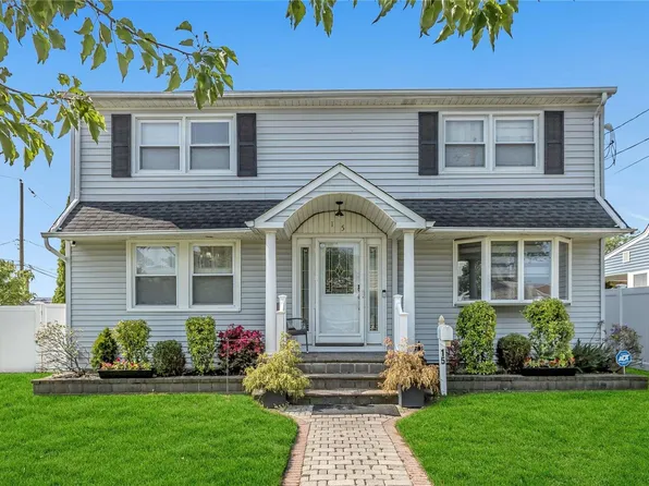 15 Virginia Avenue, Plainview, NY 11803