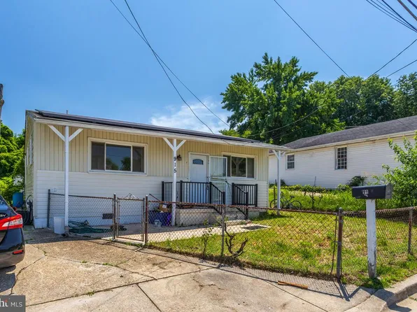 915 Balsamtree Dr, Capitol Heights, MD 20743