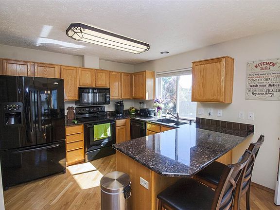 5th image of 1124 N Madson St