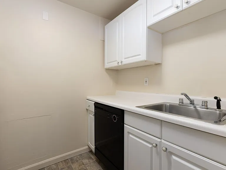 Parkside Apartments in Capitol Hill — Photo 13