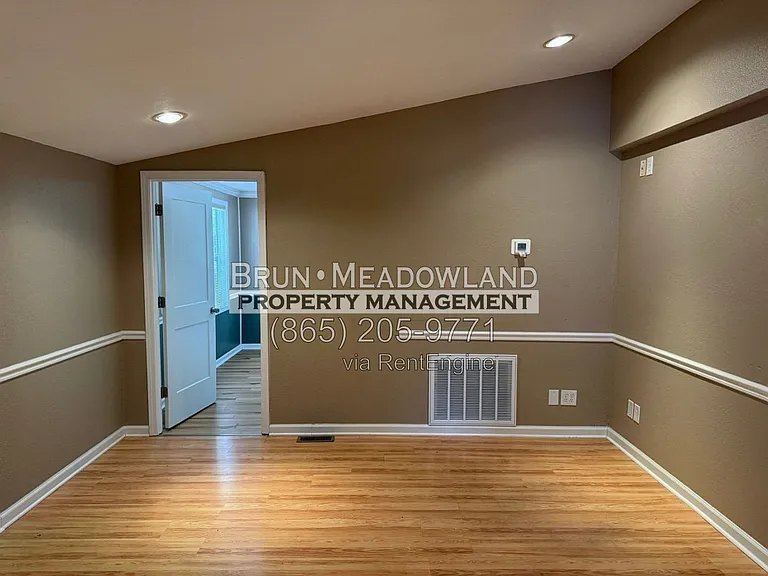 2250 Woodby Ln — Photo 11