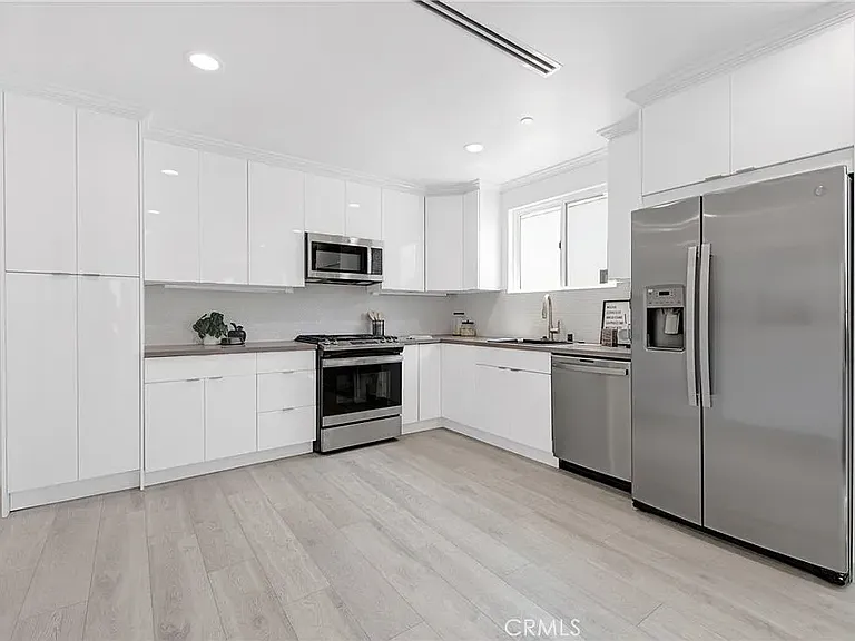 3416 11th Ave — Photo 2