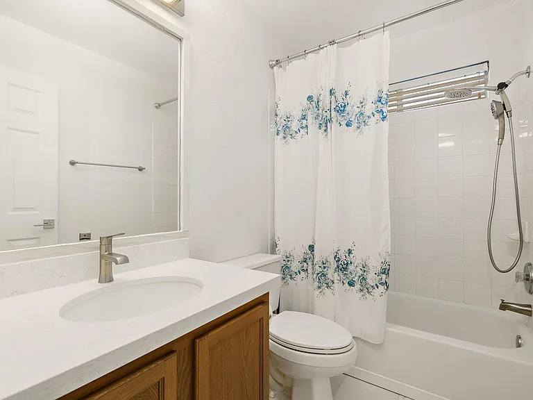 218 Altamont St — Photo 18